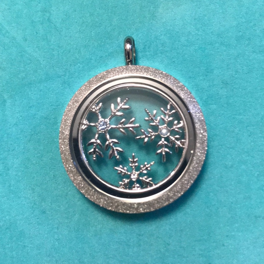 Large origami Owl locket with plate